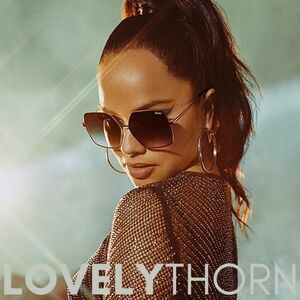 QUAY // ltd ed retro-chic oversized gold frame smoke fade sunglasses